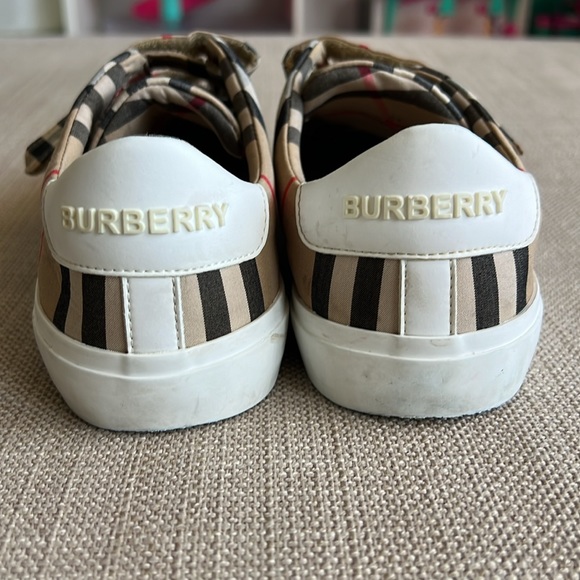 Boys Burberry Velcro Shoes - Picture 3 of 7